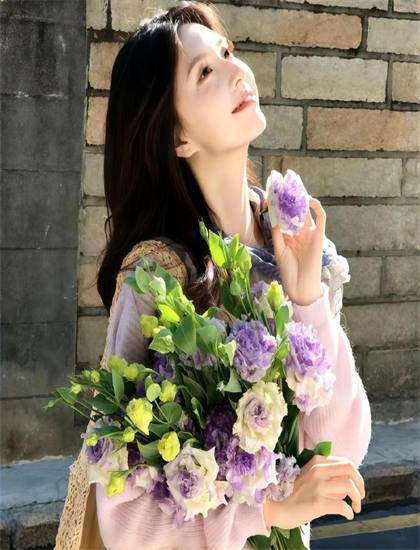 《部长风花凛子的恋情》角色研究：服装的时代还原与角色塑造 展现表演艺术的魅力